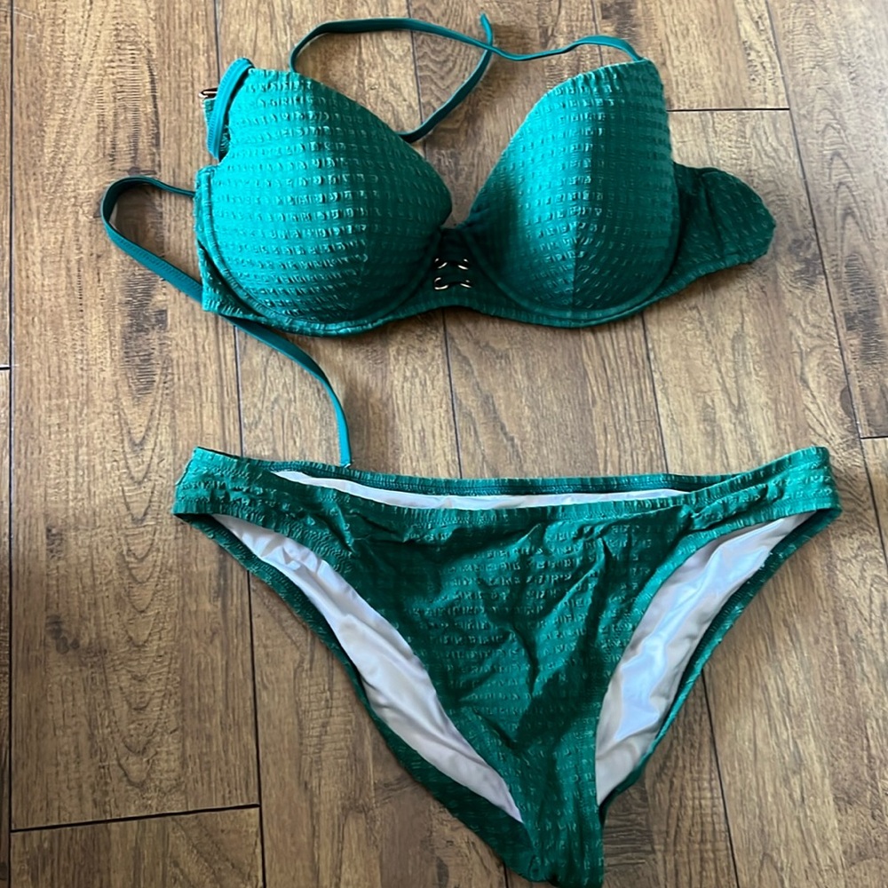 Shade & shore green bikini set 36D and size Large bottoms
